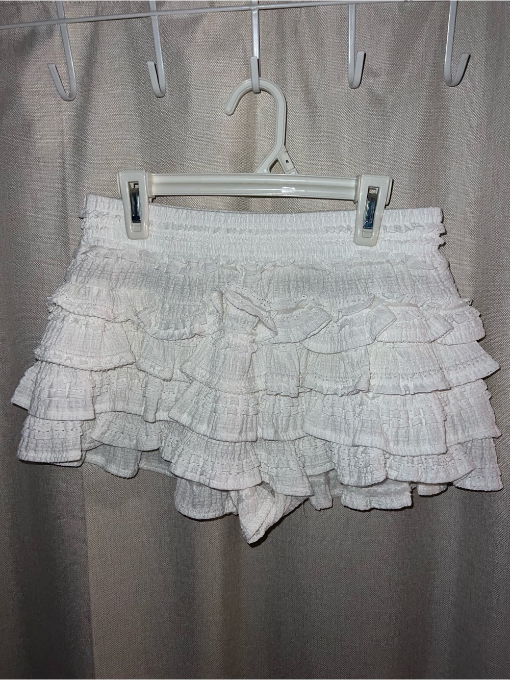 SHEIN White Tiered Ruffle Women’s Shorts